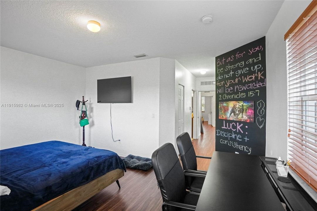 待售: $529,900 (4 贝兹, 2 浴室, 1939 平方英尺)