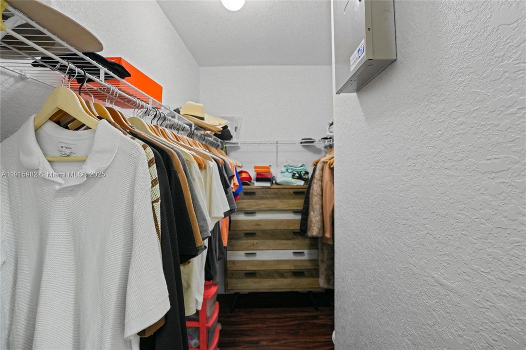 待售: $529,900 (4 贝兹, 2 浴室, 1939 平方英尺)