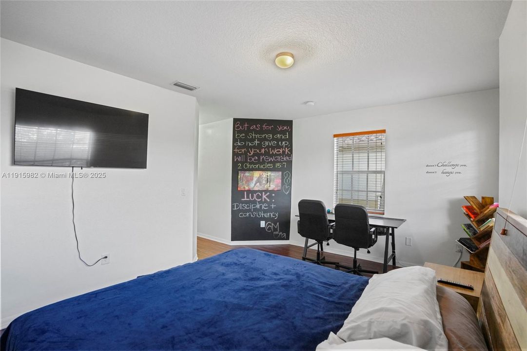 待售: $529,900 (4 贝兹, 2 浴室, 1939 平方英尺)