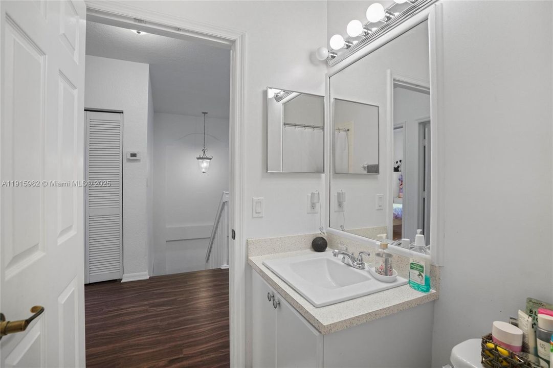 待售: $529,900 (4 贝兹, 2 浴室, 1939 平方英尺)