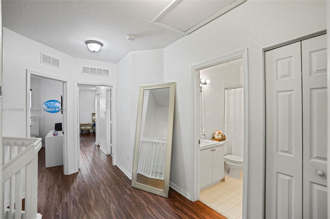 待售: $529,900 (4 贝兹, 2 浴室, 1939 平方英尺)