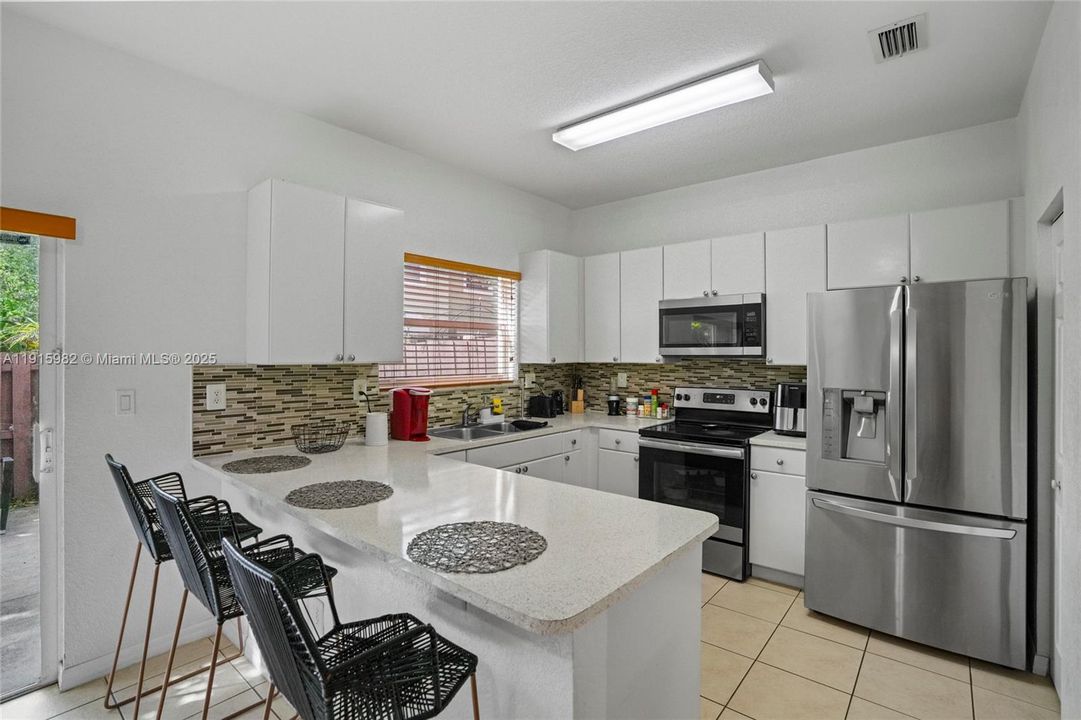 待售: $529,900 (4 贝兹, 2 浴室, 1939 平方英尺)