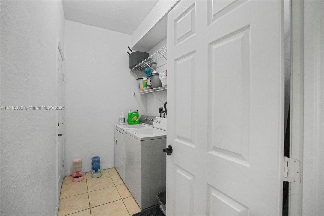 待售: $529,900 (4 贝兹, 2 浴室, 1939 平方英尺)