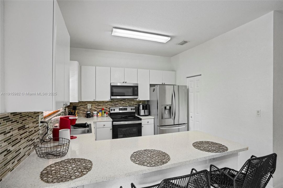 待售: $529,900 (4 贝兹, 2 浴室, 1939 平方英尺)