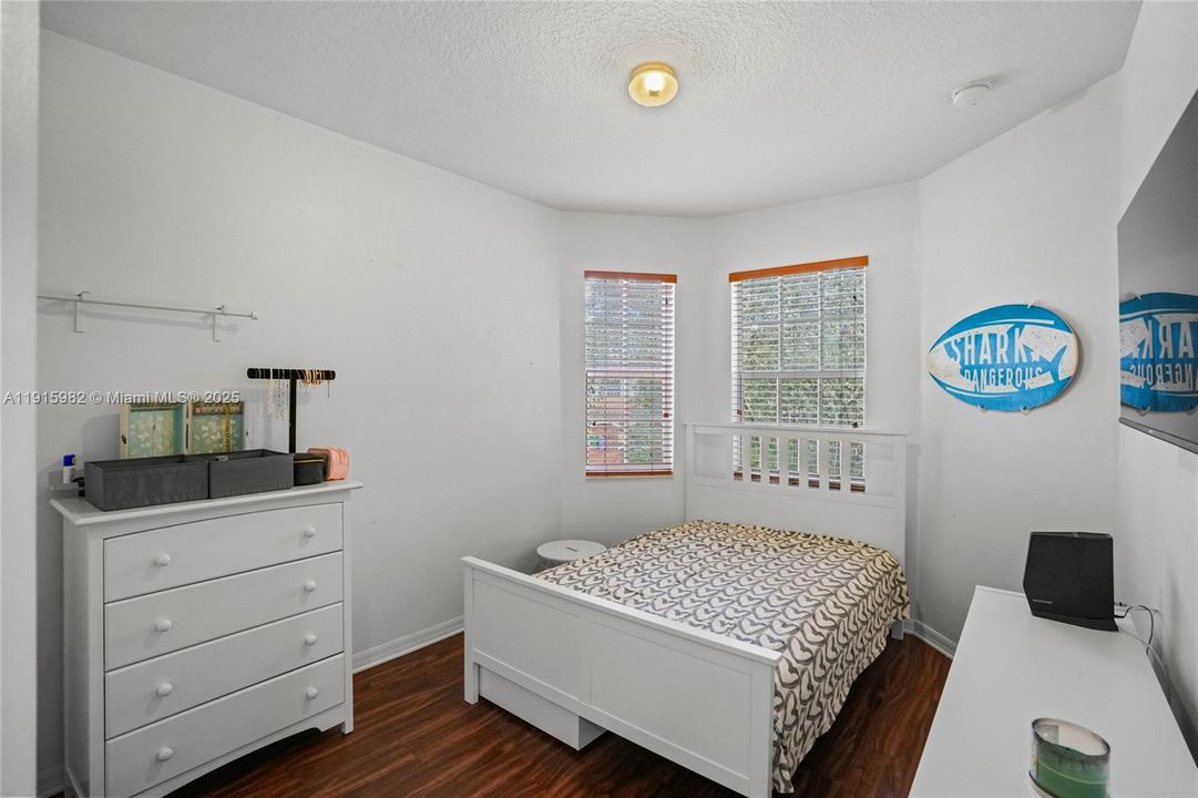 待售: $529,900 (4 贝兹, 2 浴室, 1939 平方英尺)