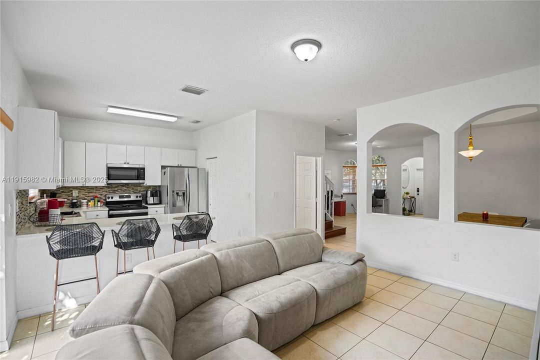 待售: $529,900 (4 贝兹, 2 浴室, 1939 平方英尺)