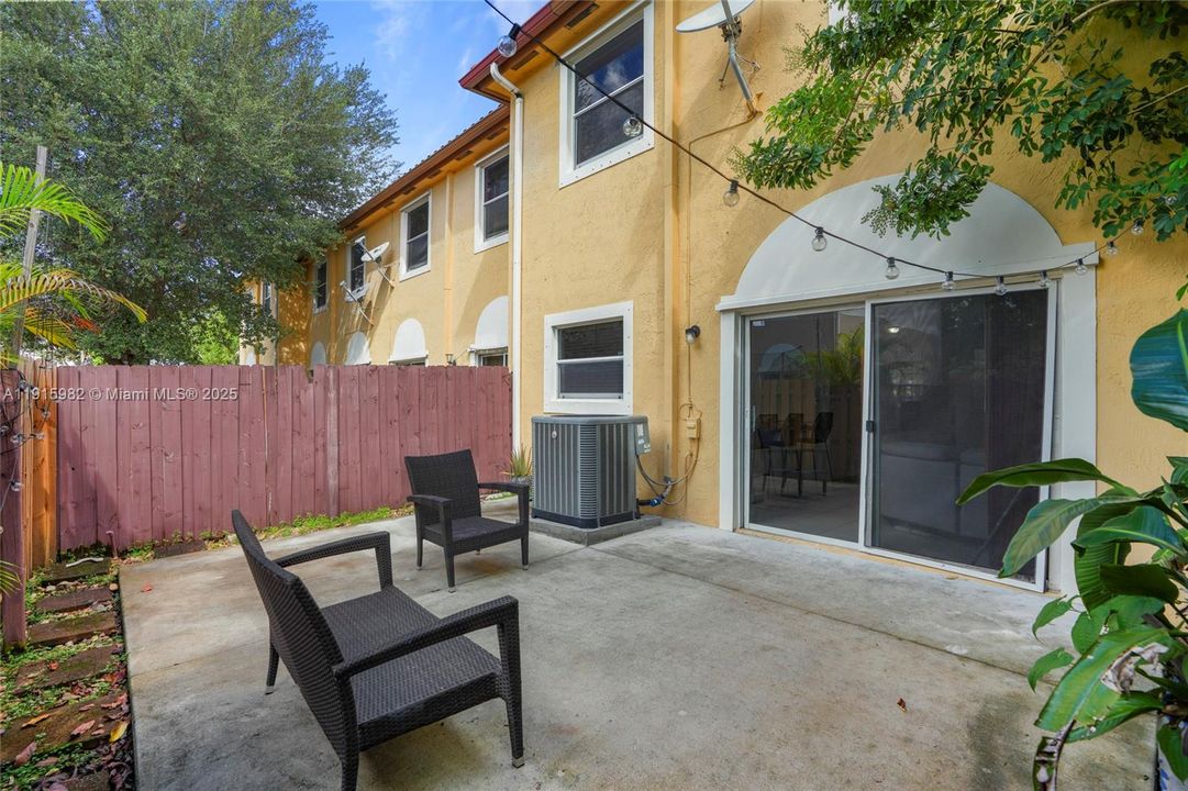 待售: $529,900 (4 贝兹, 2 浴室, 1939 平方英尺)