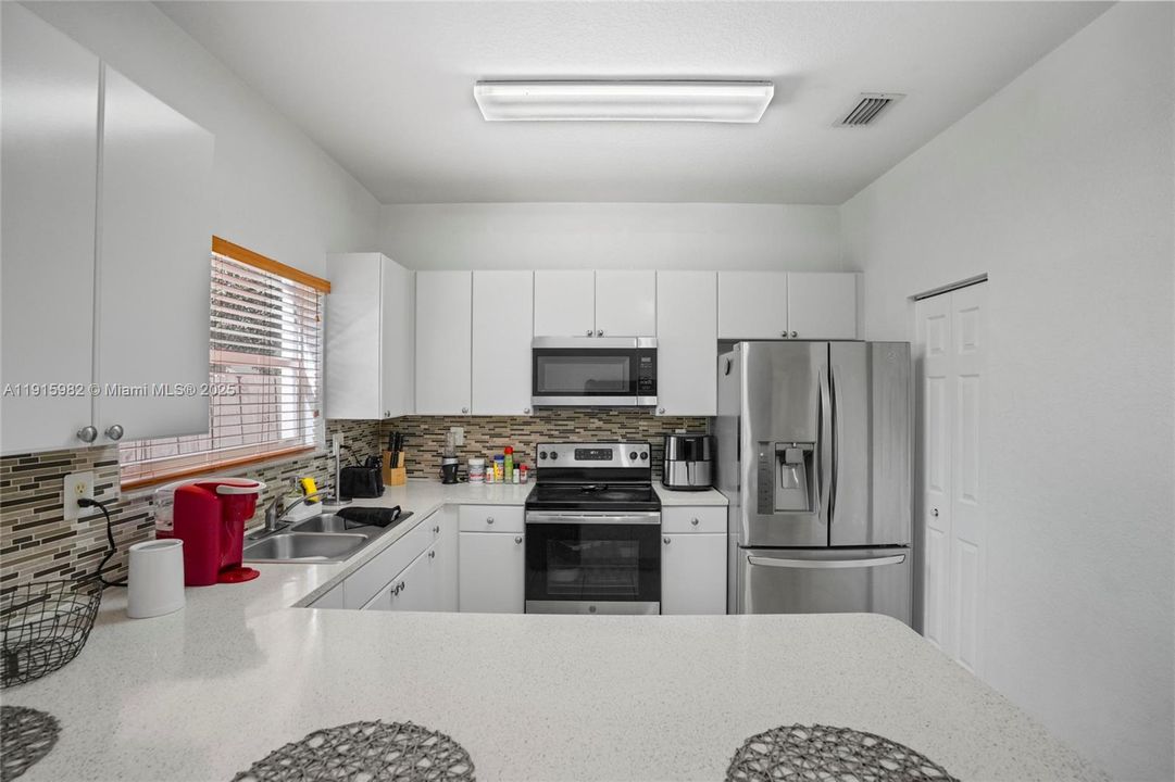 待售: $529,900 (4 贝兹, 2 浴室, 1939 平方英尺)