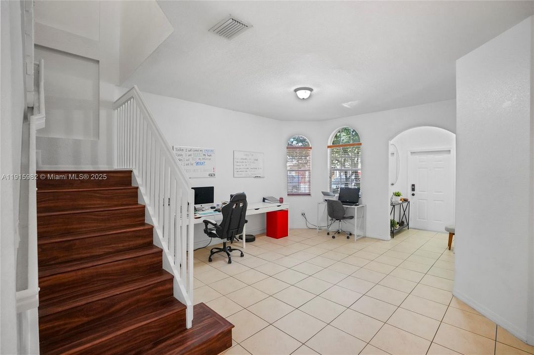 待售: $529,900 (4 贝兹, 2 浴室, 1939 平方英尺)