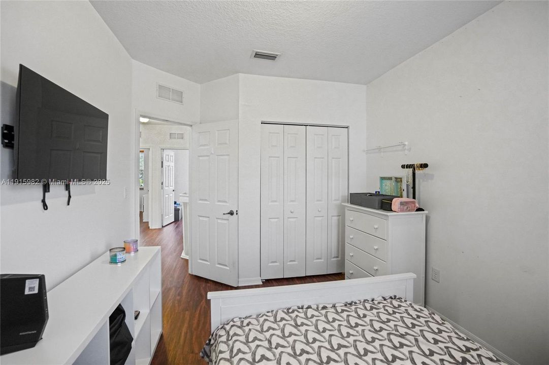 待售: $529,900 (4 贝兹, 2 浴室, 1939 平方英尺)