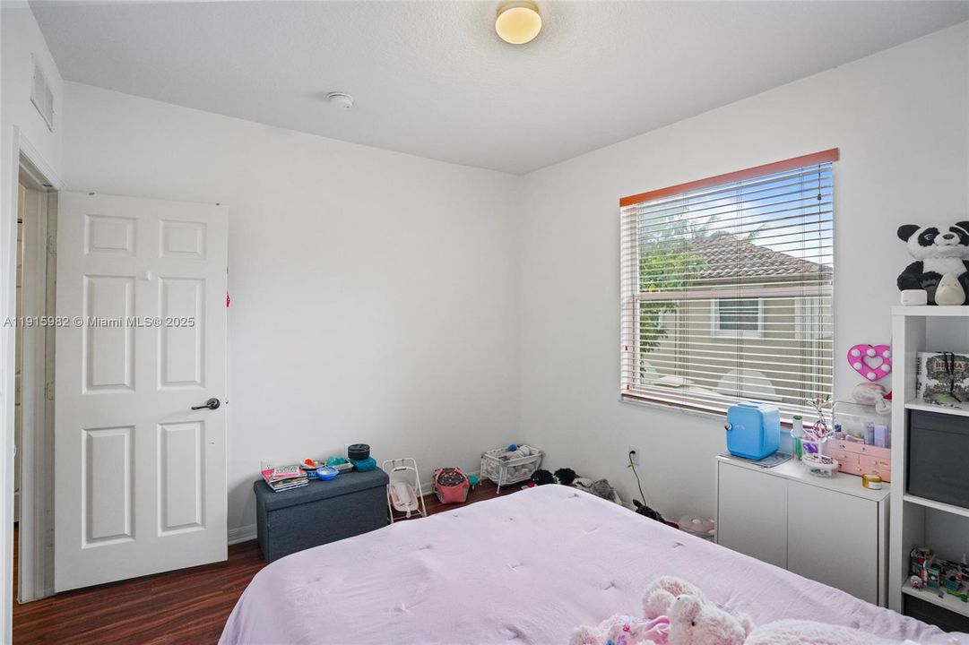 待售: $529,900 (4 贝兹, 2 浴室, 1939 平方英尺)