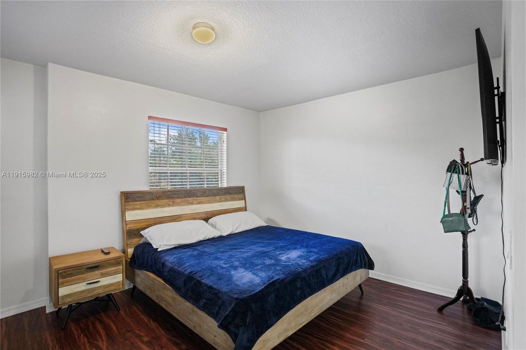 待售: $529,900 (4 贝兹, 2 浴室, 1939 平方英尺)