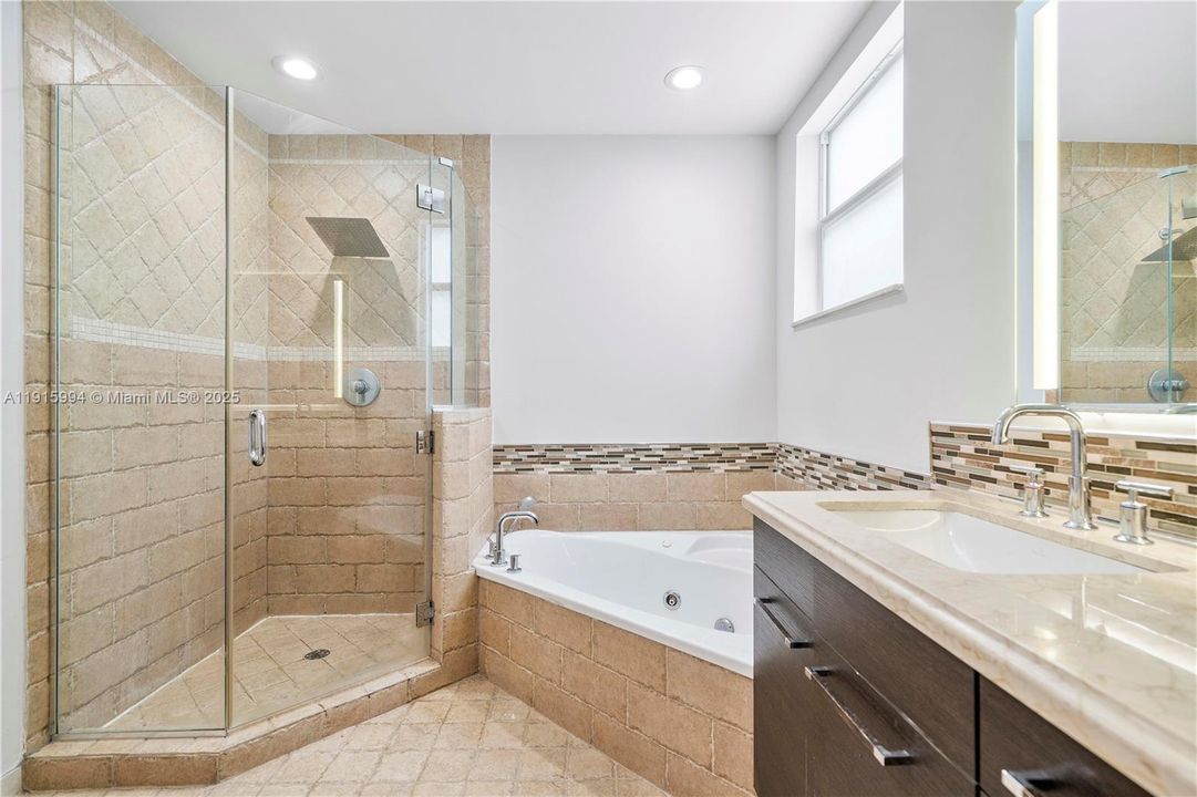 出租: $5,500 (6 贝兹, 5 浴室, 3408 平方英尺)