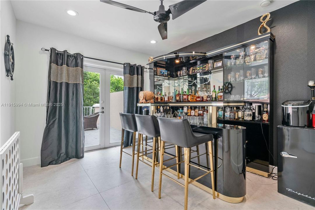 出租: $5,500 (6 贝兹, 5 浴室, 3408 平方英尺)