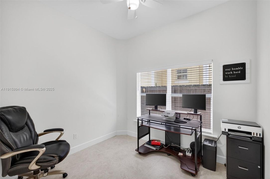 出租: $5,500 (6 贝兹, 5 浴室, 3408 平方英尺)