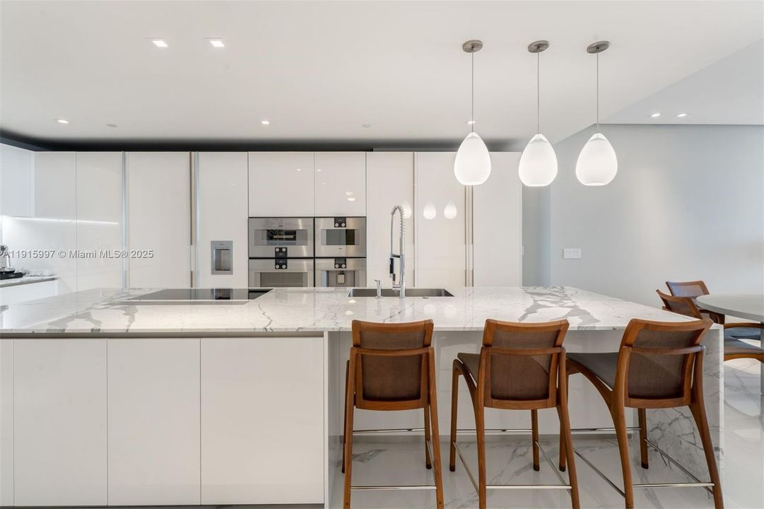 For Sale: $10,650,000 (3 beds, 4 baths, 3264 Square Feet)