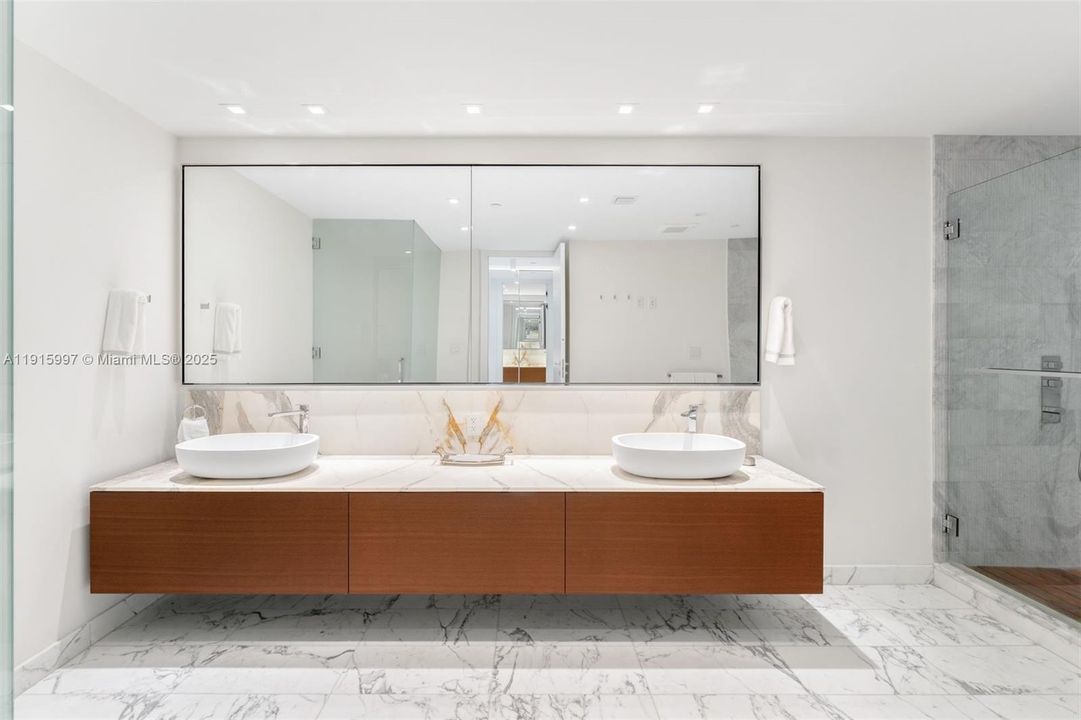 For Sale: $10,650,000 (3 beds, 4 baths, 3264 Square Feet)