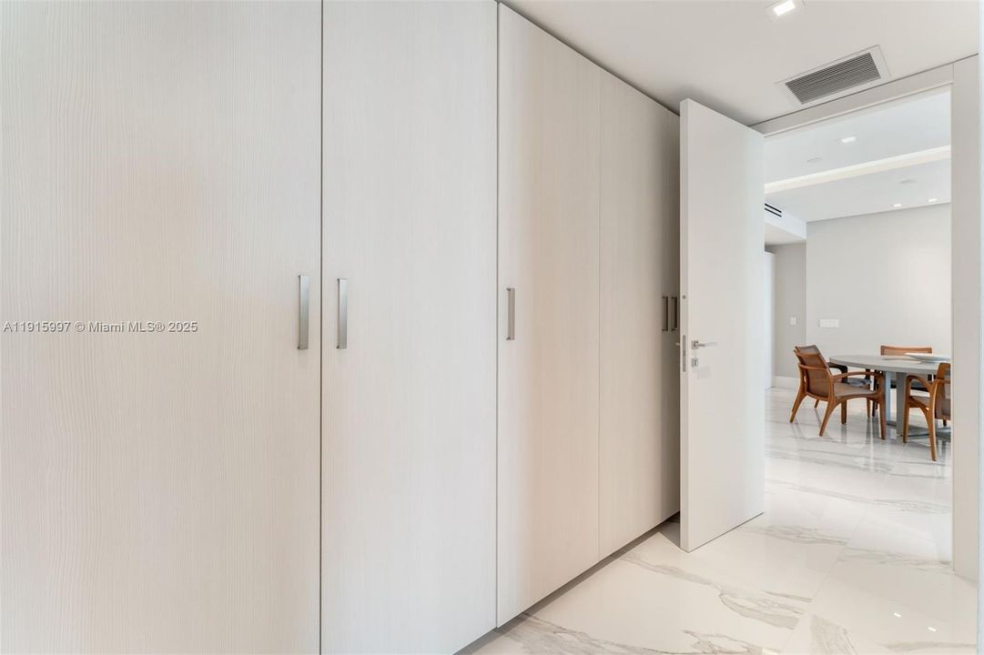 For Sale: $10,650,000 (3 beds, 4 baths, 3264 Square Feet)