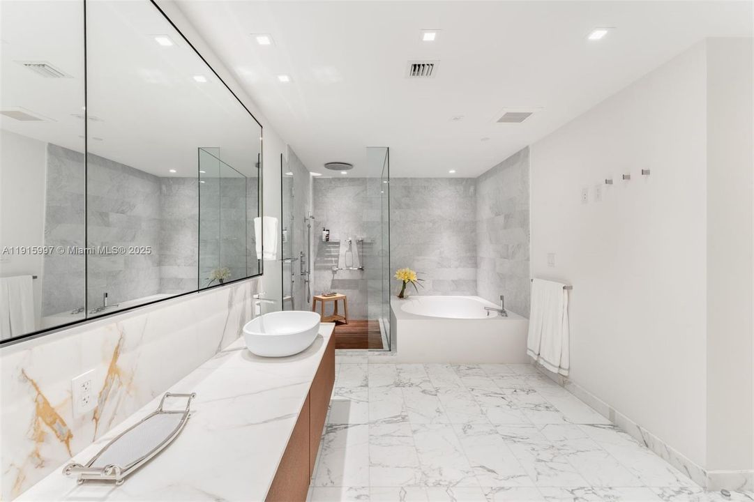 For Sale: $10,650,000 (3 beds, 4 baths, 3264 Square Feet)