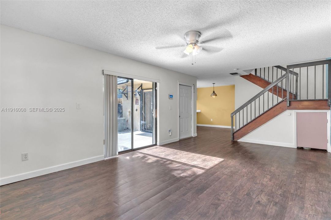 For Sale: $365,000 (2 beds, 2 baths, 1302 Square Feet)