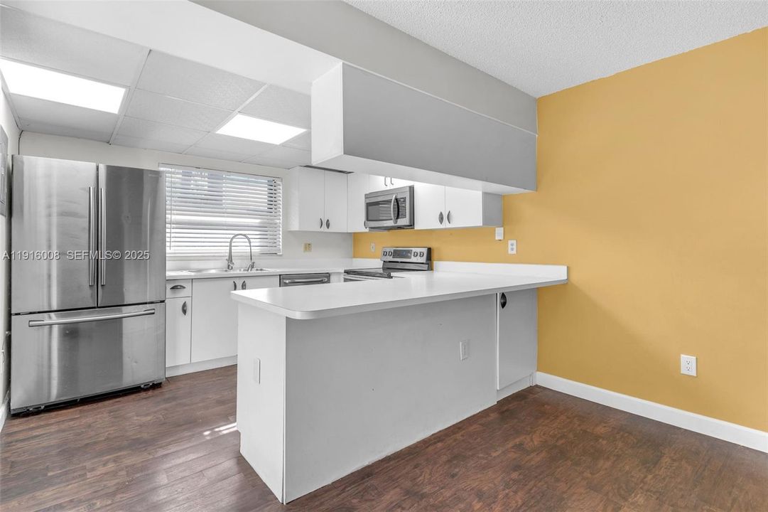 For Sale: $365,000 (2 beds, 2 baths, 1302 Square Feet)