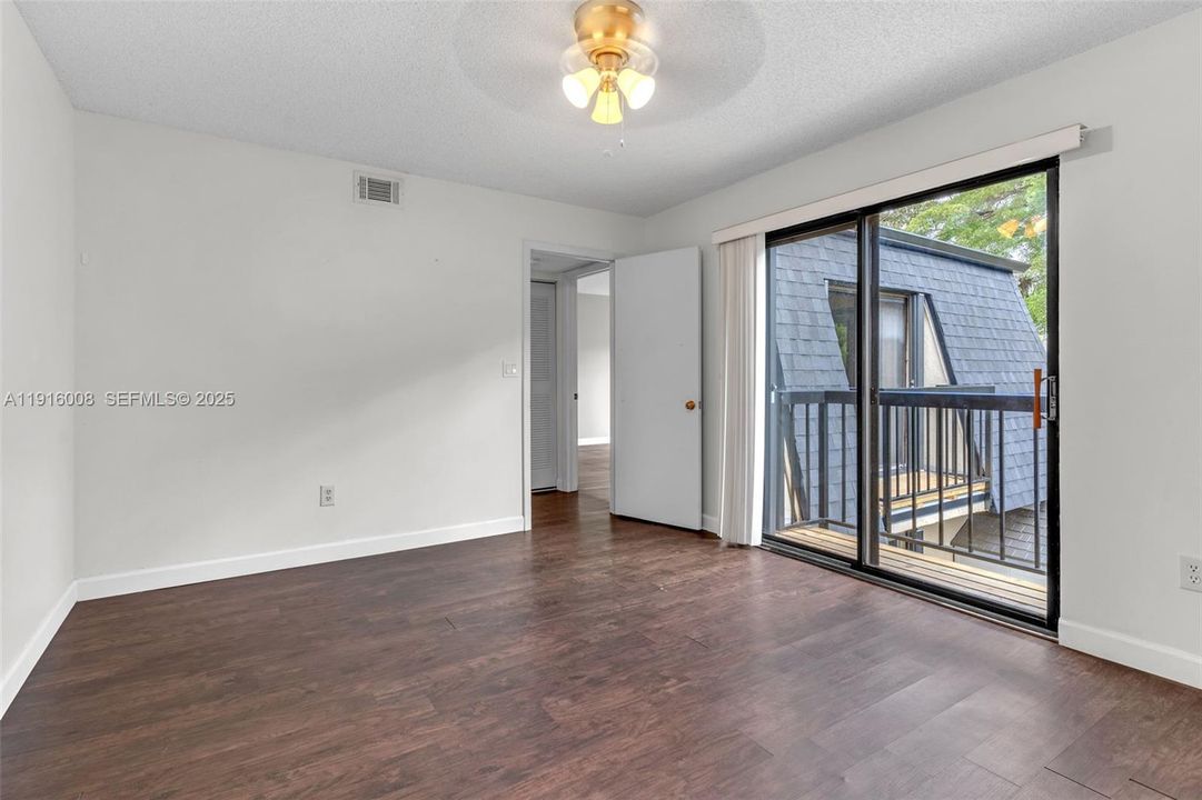 For Sale: $365,000 (2 beds, 2 baths, 1302 Square Feet)