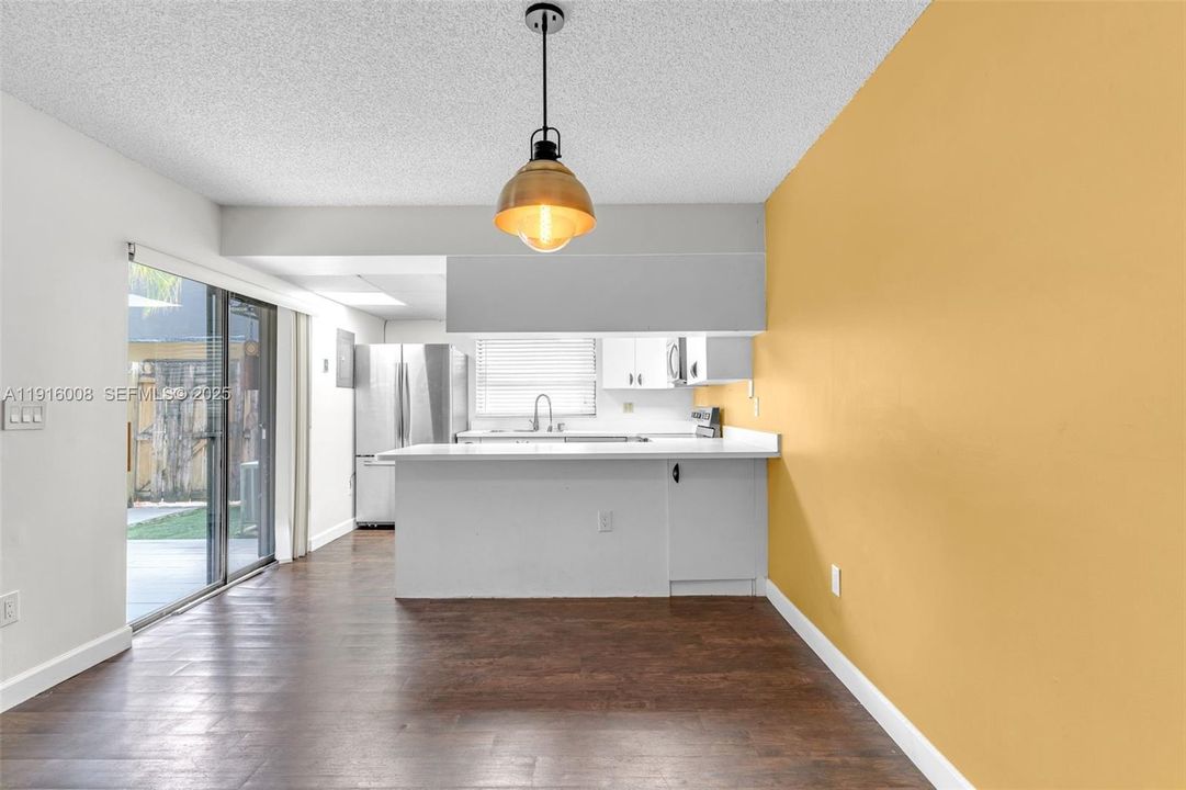 For Sale: $365,000 (2 beds, 2 baths, 1302 Square Feet)
