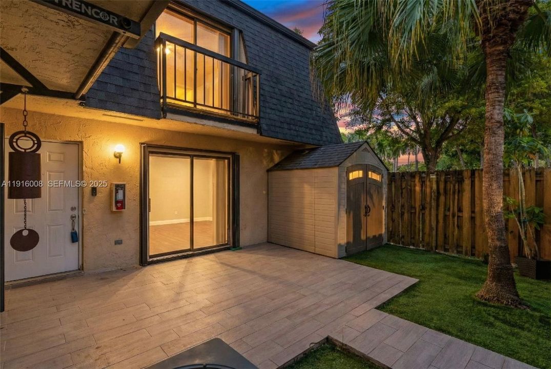 For Sale: $365,000 (2 beds, 2 baths, 1302 Square Feet)