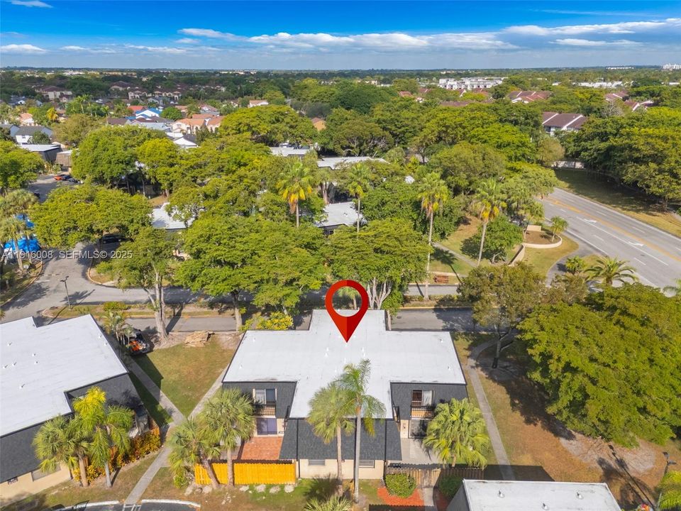 For Sale: $365,000 (2 beds, 2 baths, 1302 Square Feet)