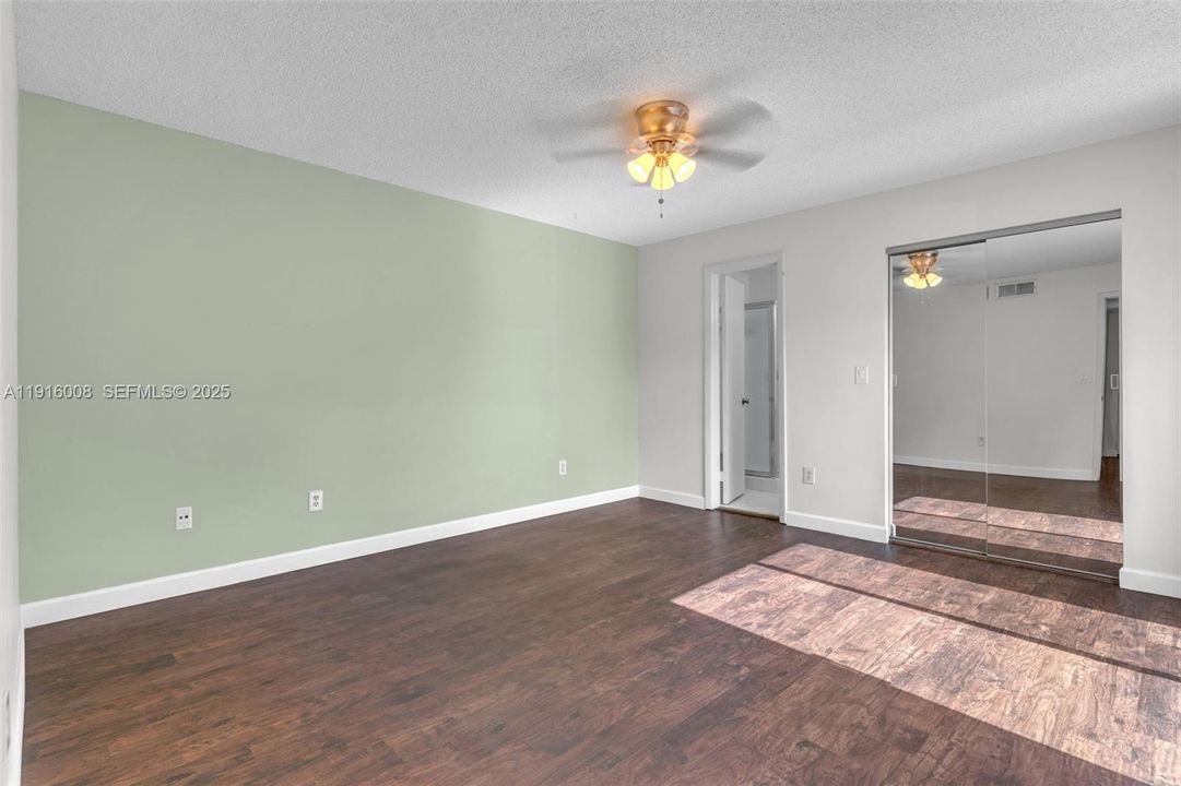 For Sale: $365,000 (2 beds, 2 baths, 1302 Square Feet)