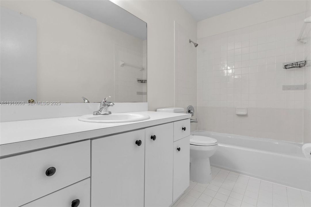 For Sale: $365,000 (2 beds, 2 baths, 1302 Square Feet)