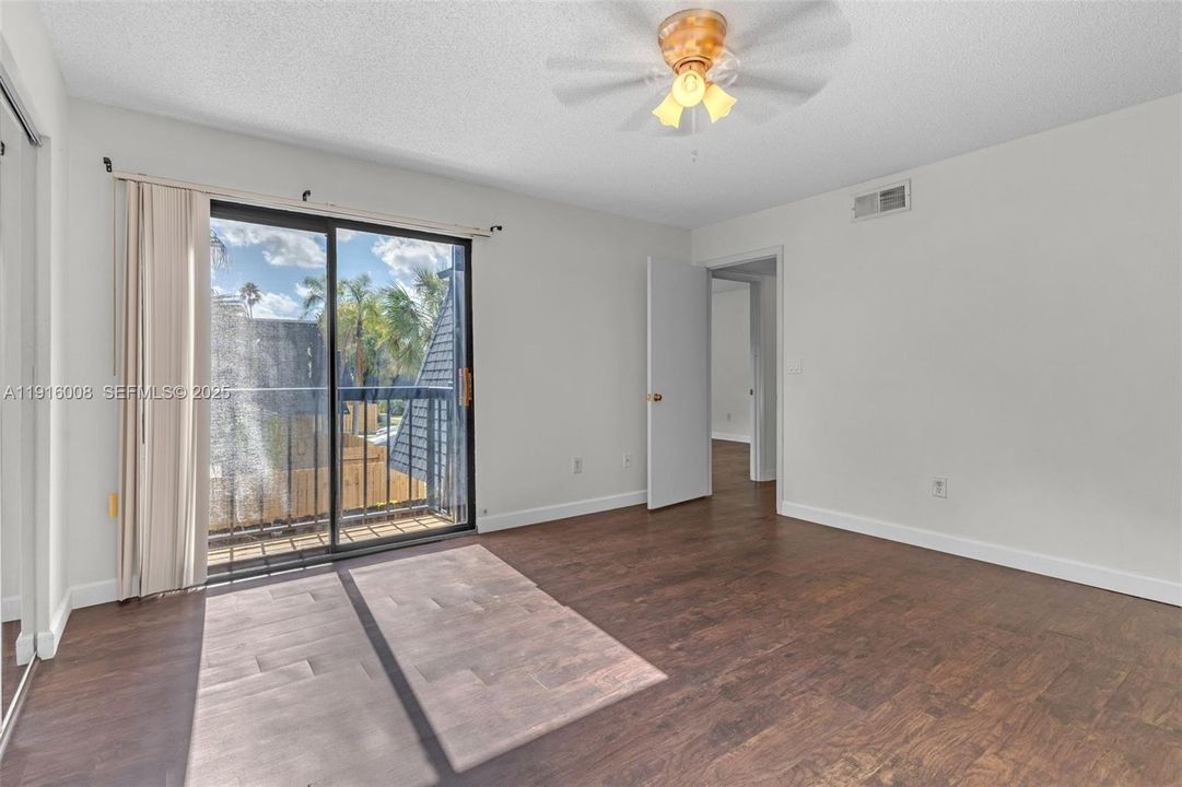 For Sale: $365,000 (2 beds, 2 baths, 1302 Square Feet)