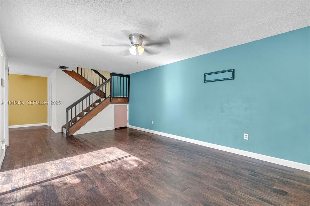 For Sale: $365,000 (2 beds, 2 baths, 1302 Square Feet)