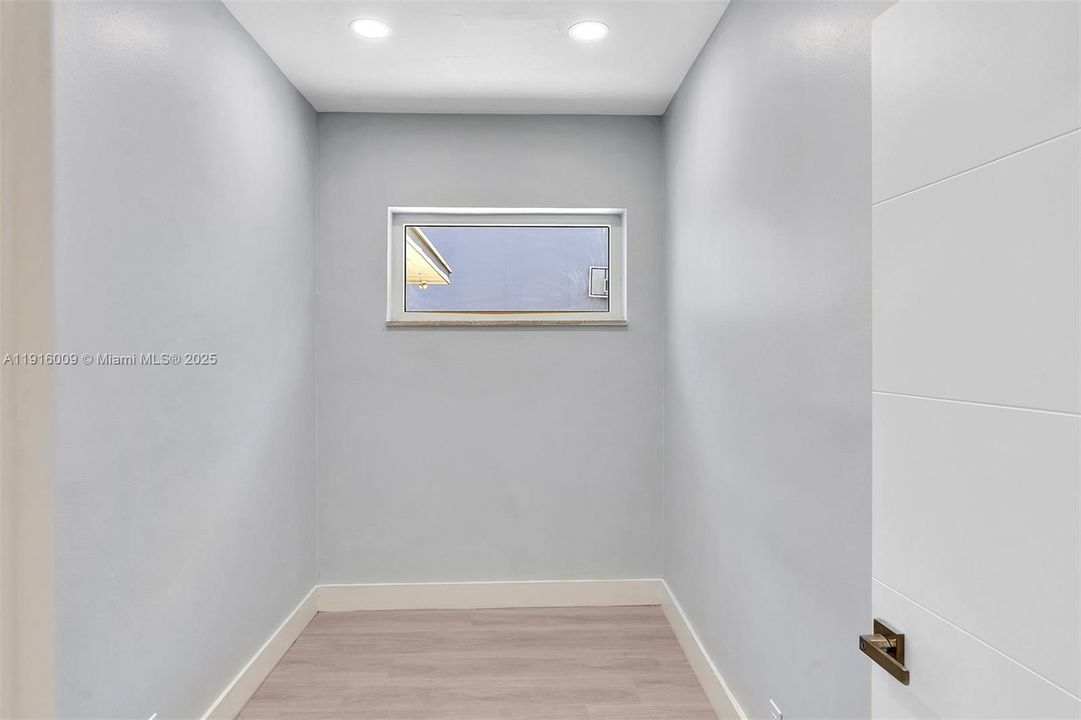 В аренду: $4,750 (0 спален, 0 ванн, 0 Квадратных фут)