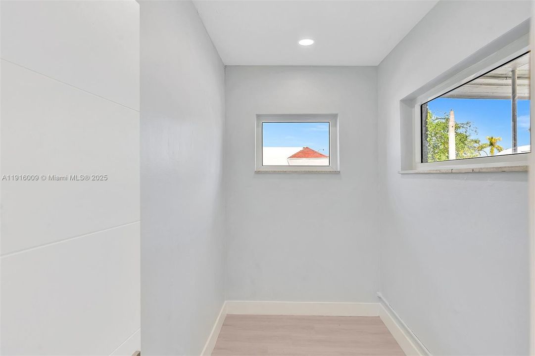 В аренду: $4,750 (0 спален, 0 ванн, 0 Квадратных фут)