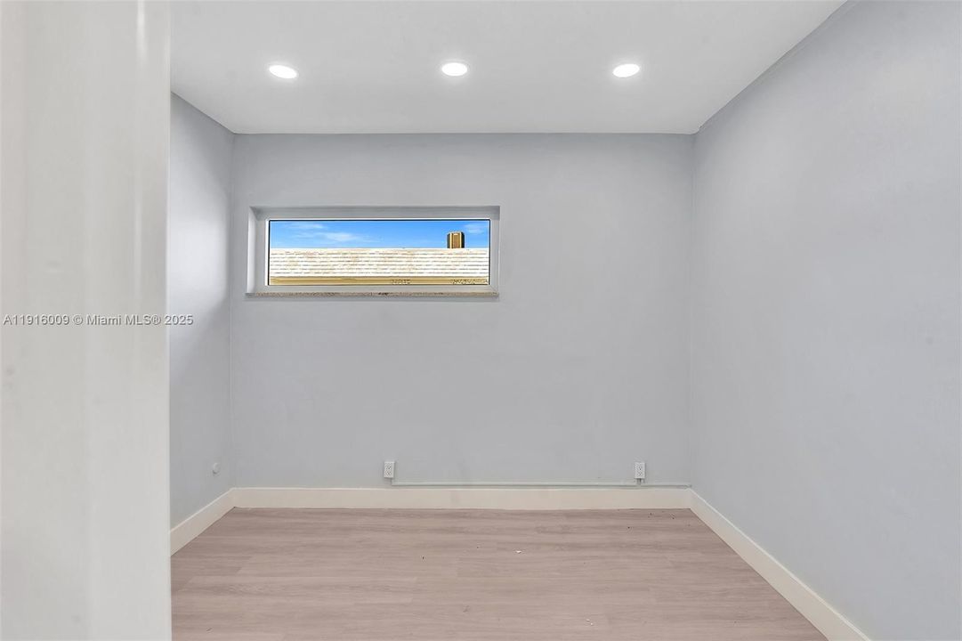 В аренду: $4,750 (0 спален, 0 ванн, 0 Квадратных фут)