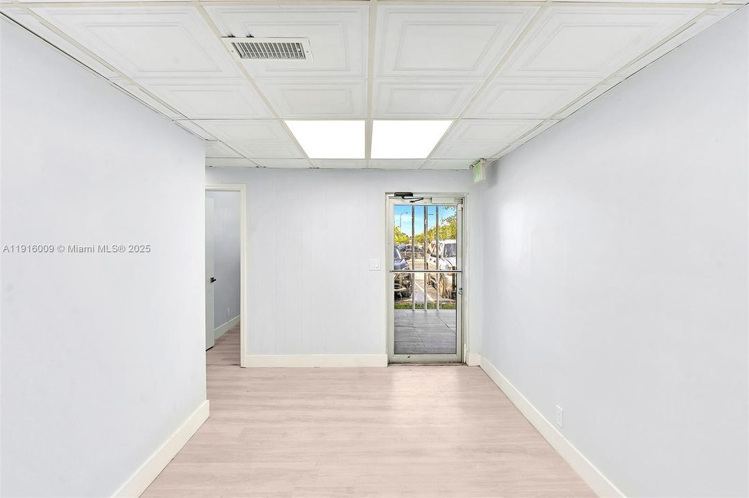 В аренду: $4,750 (0 спален, 0 ванн, 0 Квадратных фут)