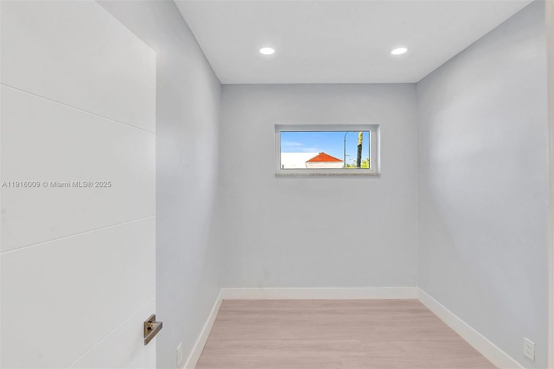 В аренду: $4,750 (0 спален, 0 ванн, 0 Квадратных фут)