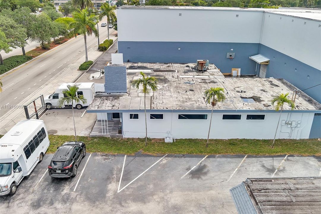 В аренду: $4,750 (0 спален, 0 ванн, 0 Квадратных фут)