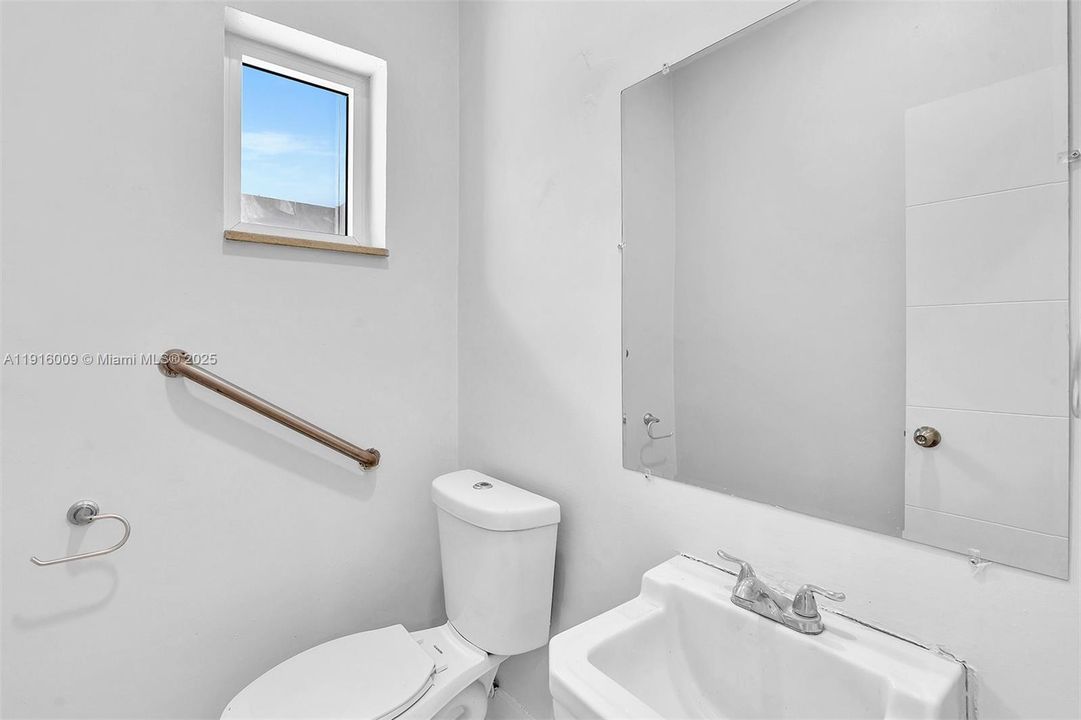 В аренду: $4,750 (0 спален, 0 ванн, 0 Квадратных фут)