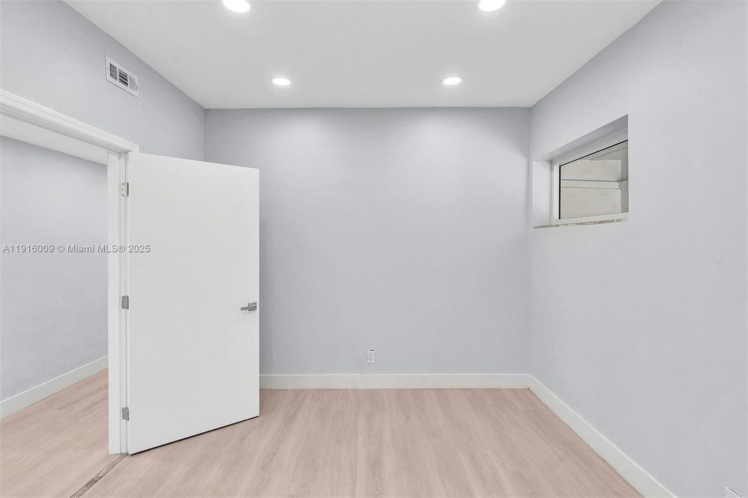 В аренду: $4,750 (0 спален, 0 ванн, 0 Квадратных фут)