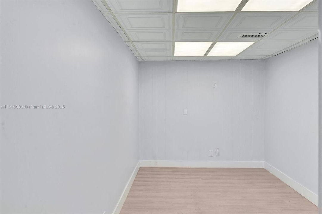 В аренду: $4,750 (0 спален, 0 ванн, 0 Квадратных фут)