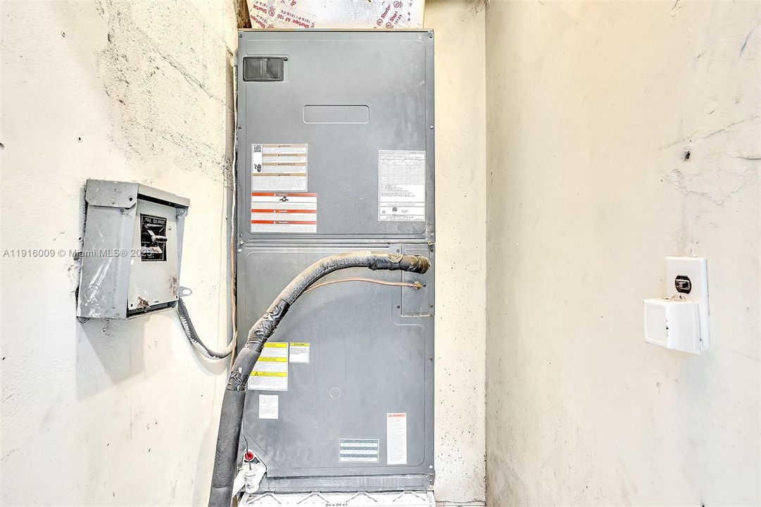 В аренду: $4,750 (0 спален, 0 ванн, 0 Квадратных фут)