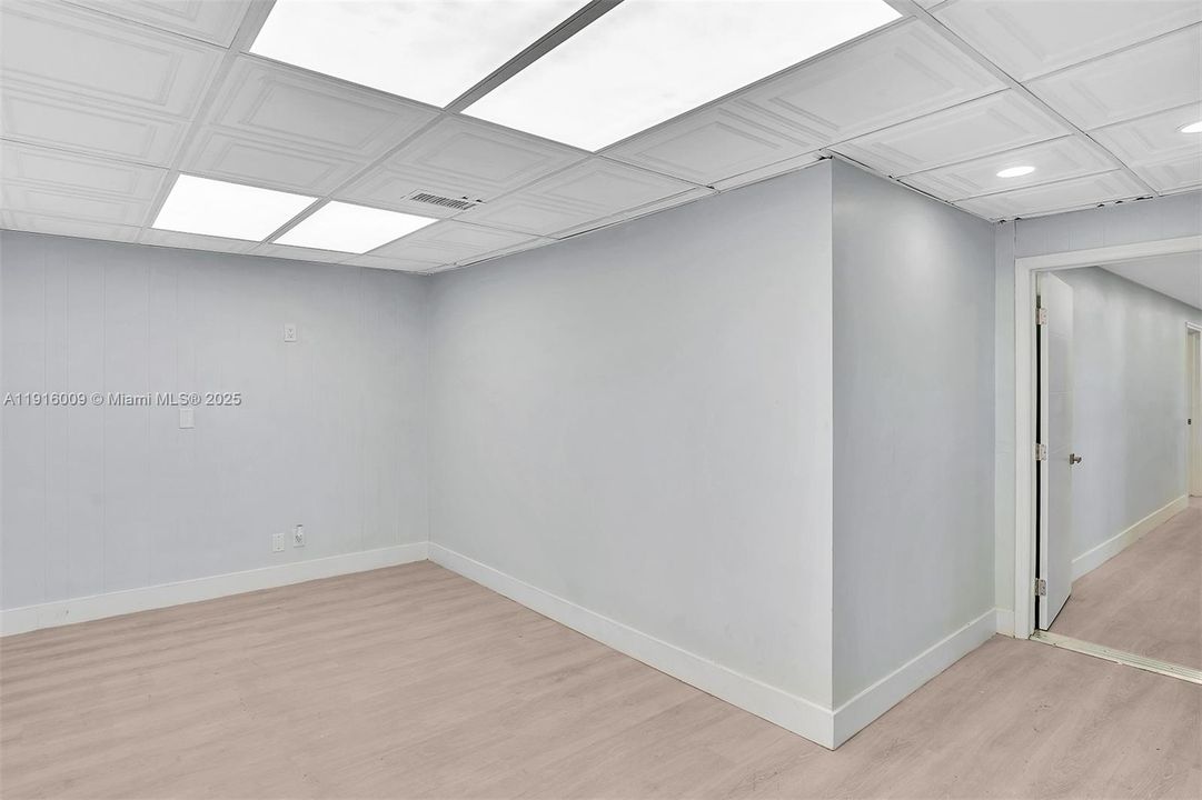 В аренду: $4,750 (0 спален, 0 ванн, 0 Квадратных фут)