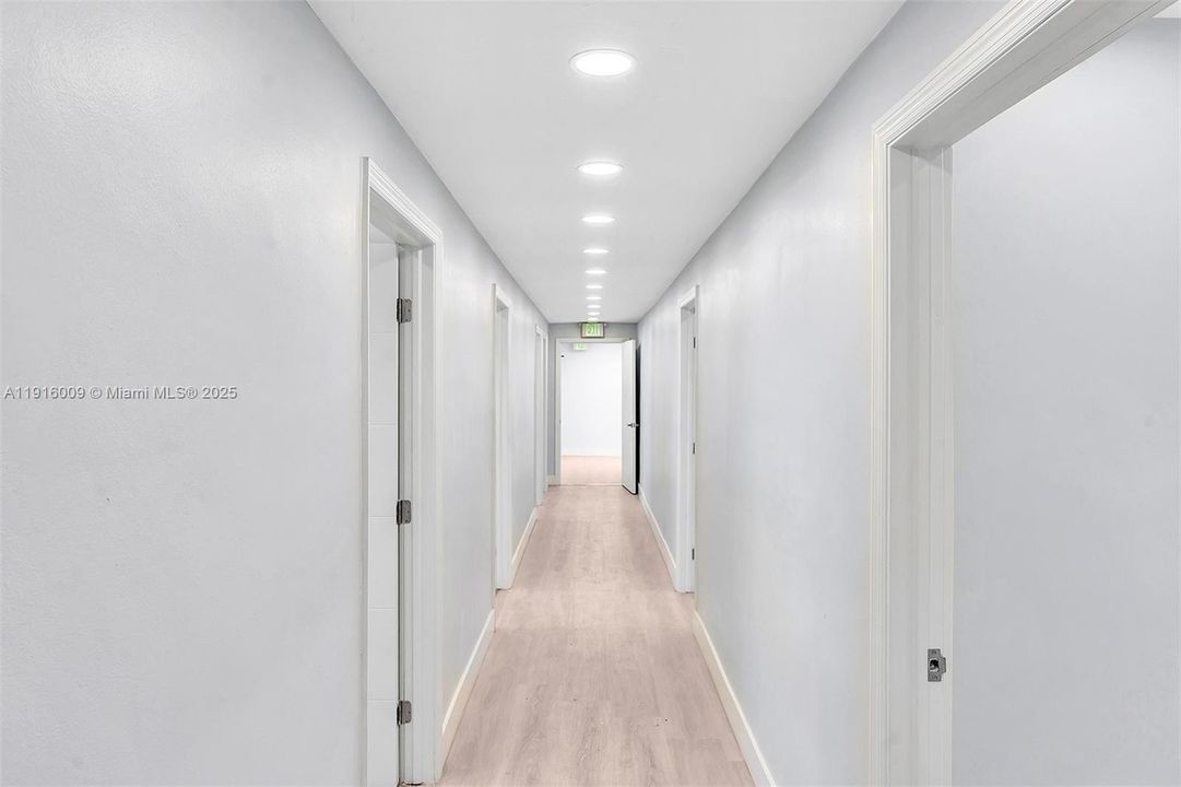 В аренду: $4,750 (0 спален, 0 ванн, 0 Квадратных фут)