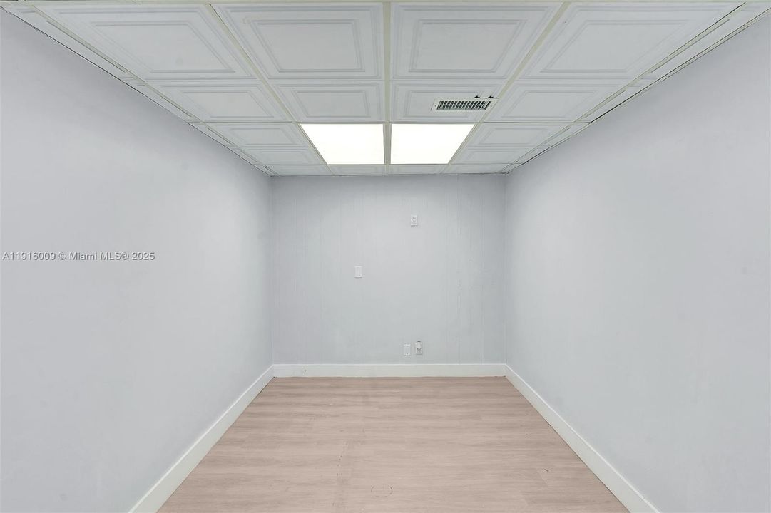 В аренду: $4,750 (0 спален, 0 ванн, 0 Квадратных фут)