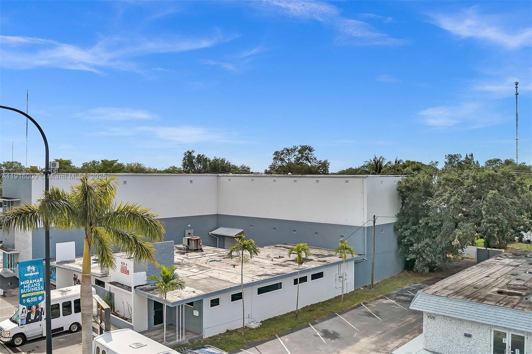 В аренду: $4,750 (0 спален, 0 ванн, 0 Квадратных фут)