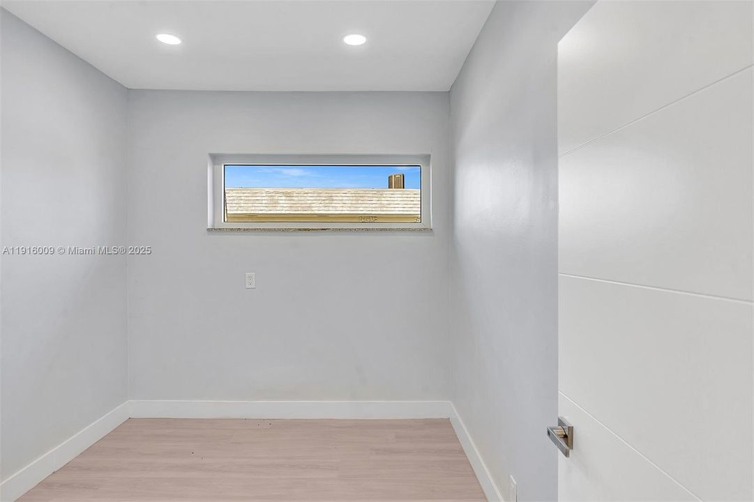 В аренду: $4,750 (0 спален, 0 ванн, 0 Квадратных фут)