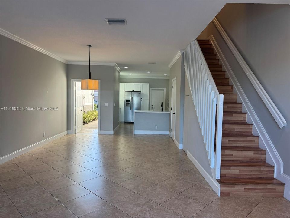 Activo con contrato: $3,500 (3 camas, 2 baños, 1443 Pies cuadrados)