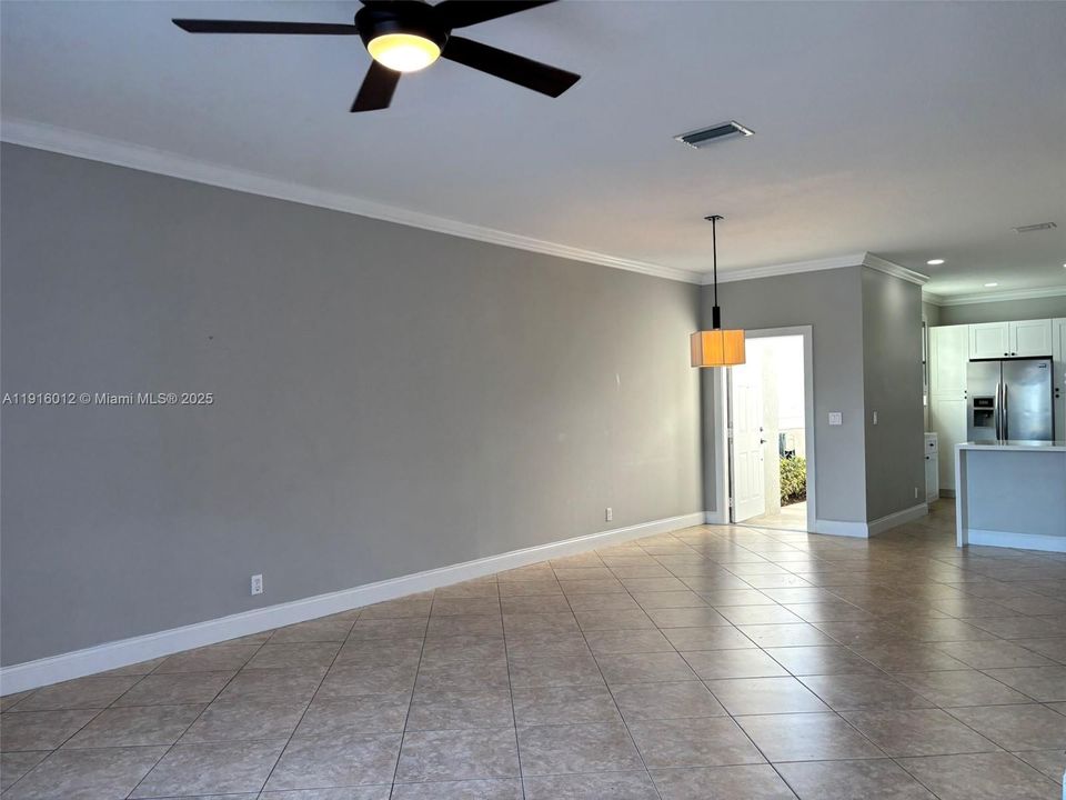 Activo con contrato: $3,500 (3 camas, 2 baños, 1443 Pies cuadrados)